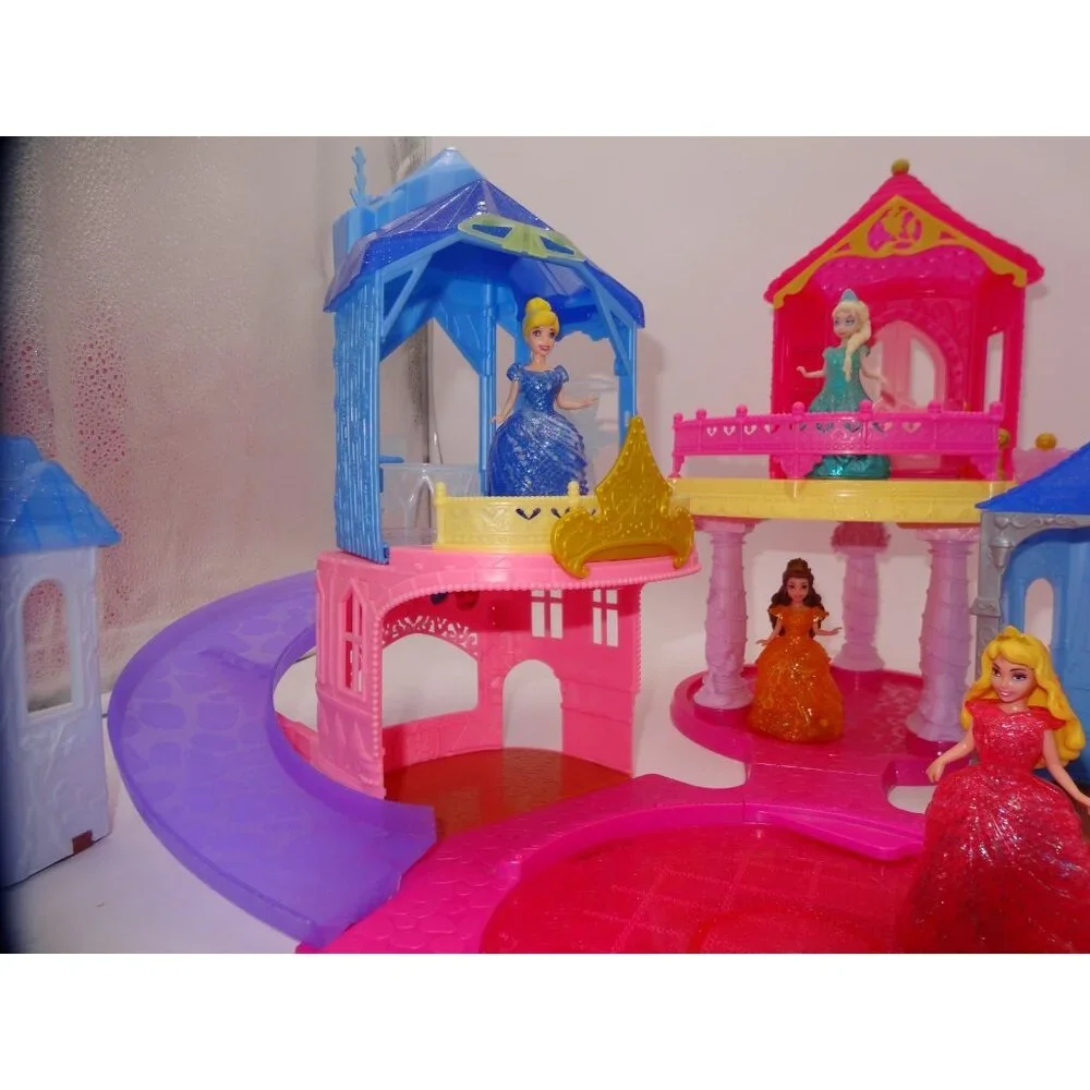 Disney Princess Glitter Glider Castle with 6 Princesses and 6 castle‎ moduls